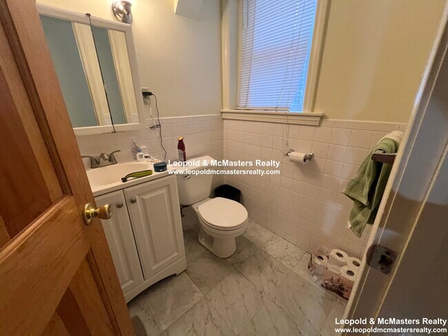 Photo - 1424 Beacon St