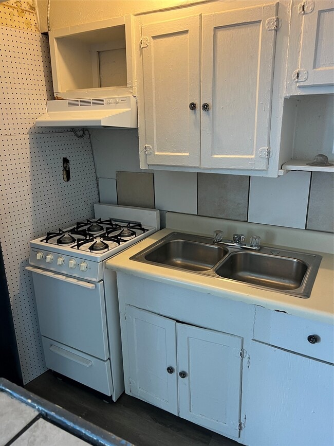 Photo - 1905 Binz St Unit 6