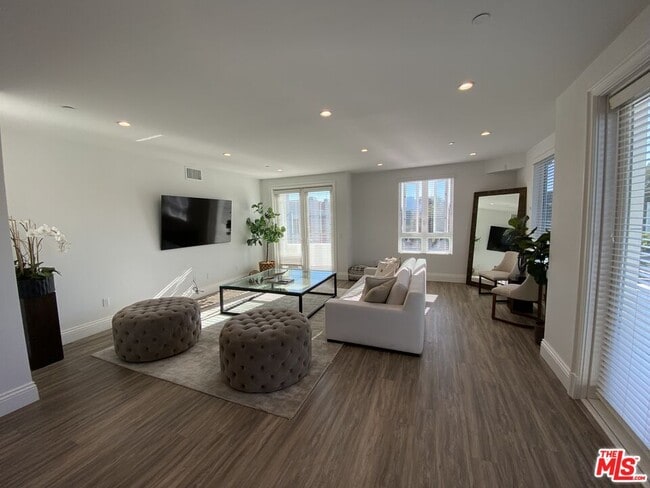 Photo - 8700 Chalmers Dr Unidad PH #401