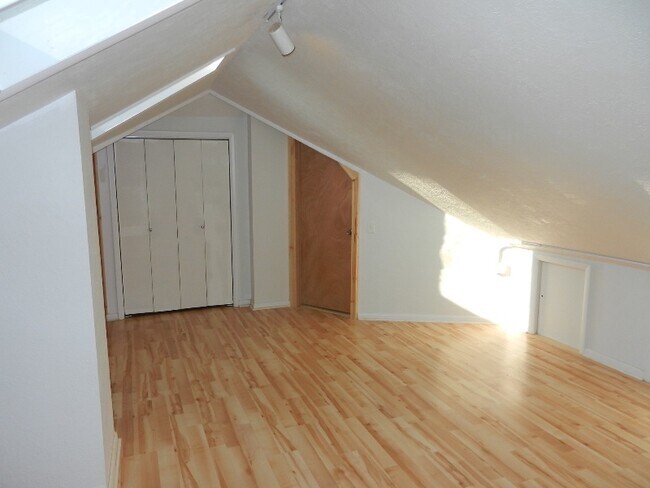 Photo - 632 S Loomis Ave Unidad B