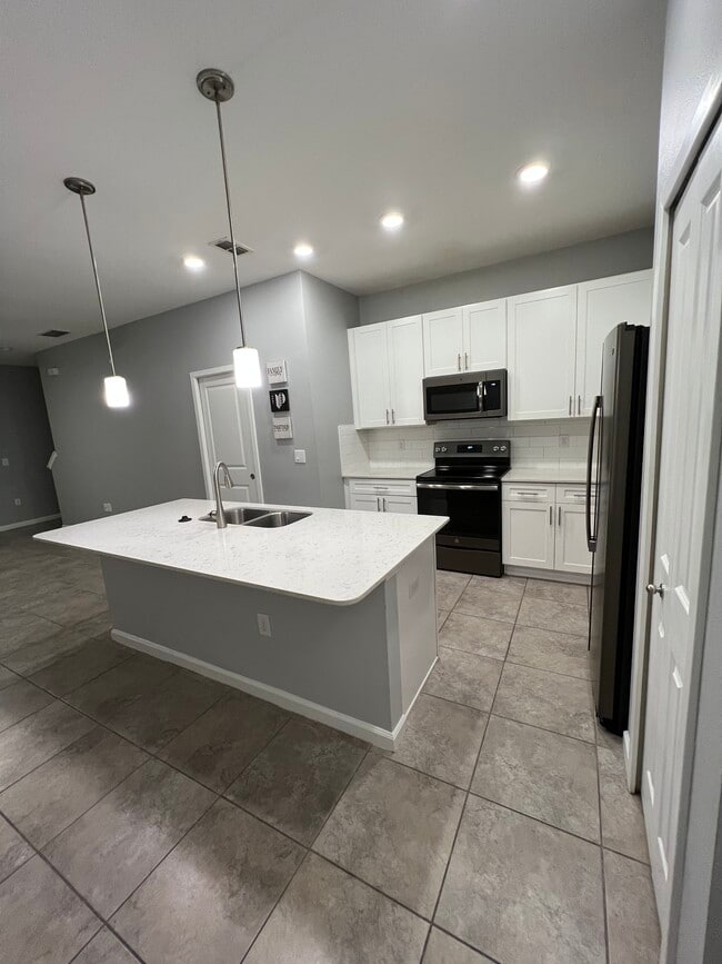 Photo - 9036 Tecumseh Dr