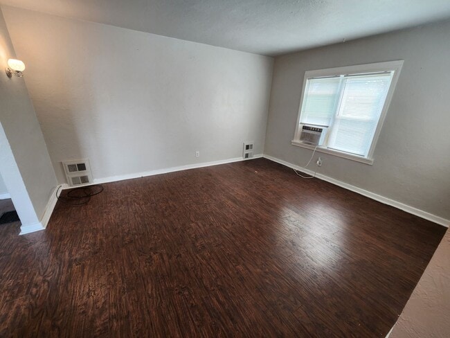 Photo - 824 Oak St