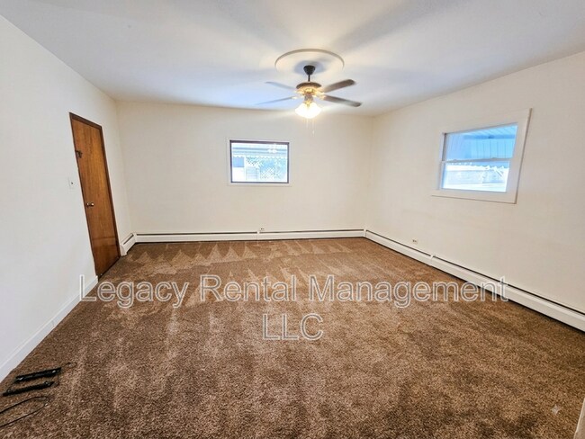 166 S Main St