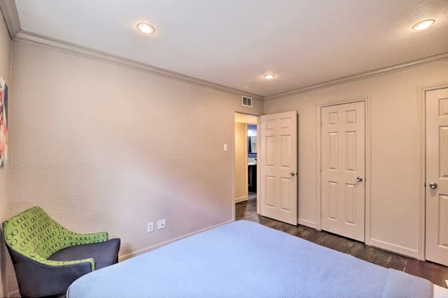Photo - 2211 Blodgett St Unit 1