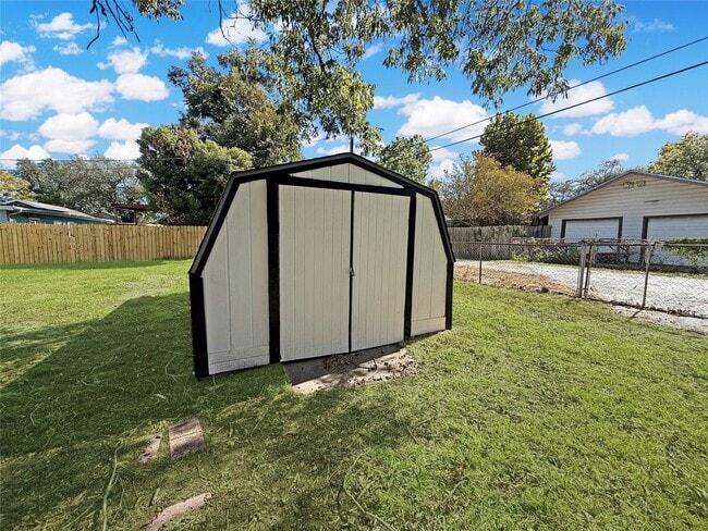 Building Photo - 1417 5th Ave N