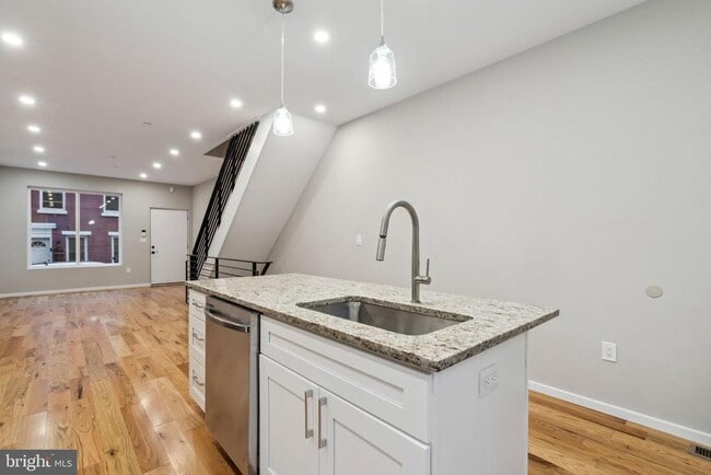 Photo - 1713 W Seybert St