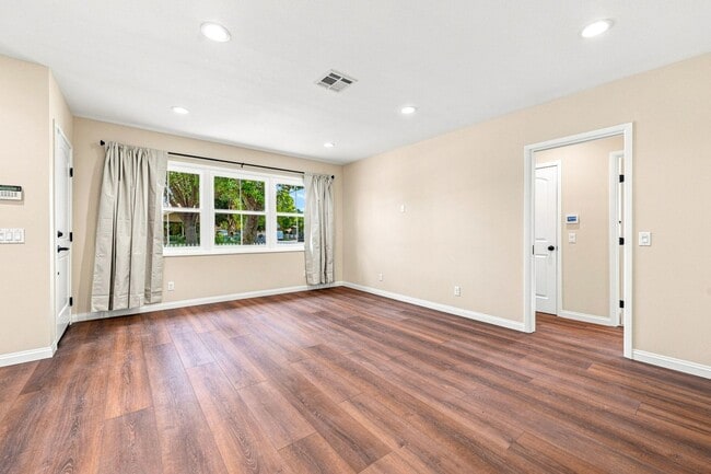 730 S Van Ness Ave