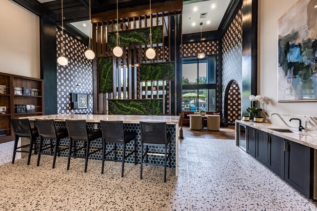 Casa club - Halstead Centreville