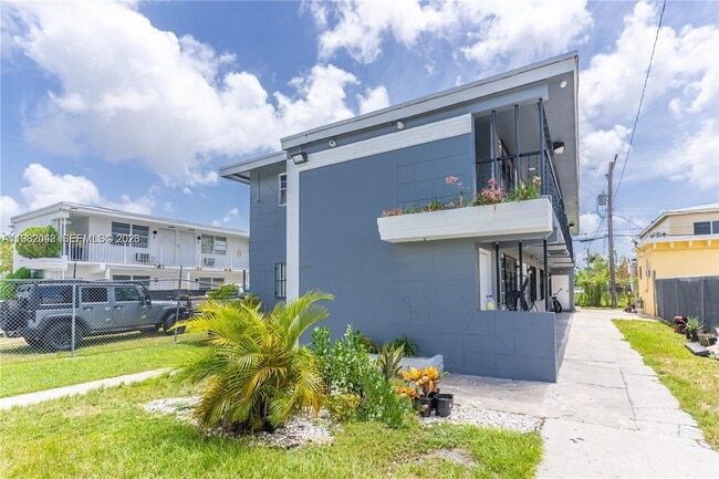 1445 NW 2nd Ave Unit 3