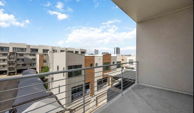 Photo - 2401 Crawford St Unit A210