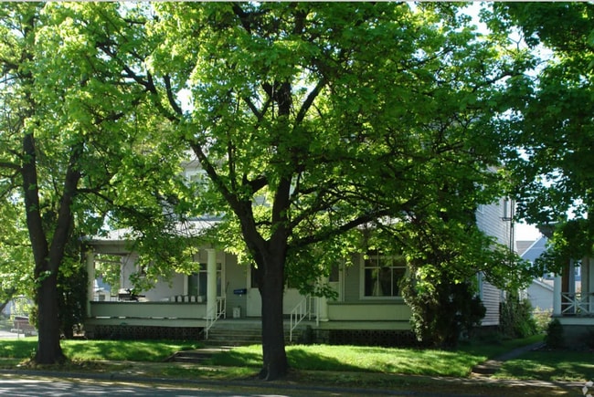 Photo - RENOVATED STUDIO WEST CENTRAL APARTMENT | HISTORIC BUILDING | PET FRIENDLY Unit 1425 1/2