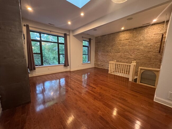 Photo - 2244 W Homer St