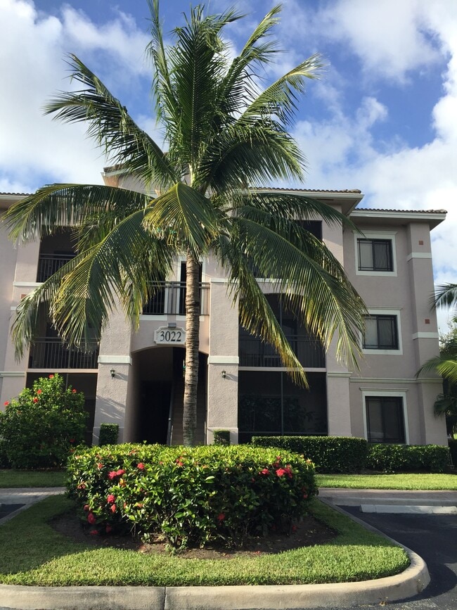 Building Photo - 3022 Alcazar Pl Unit 106