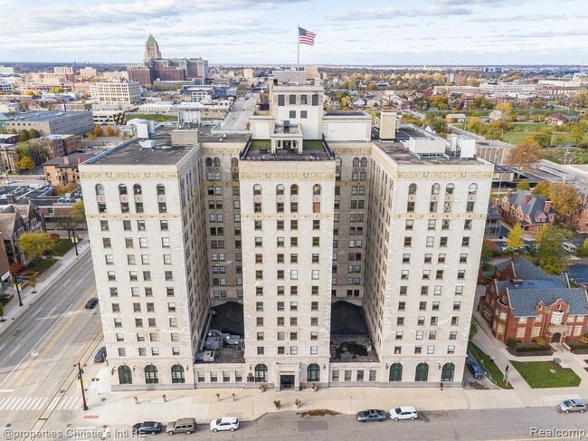 Building Photo - 15 E Kirby St Unit 810