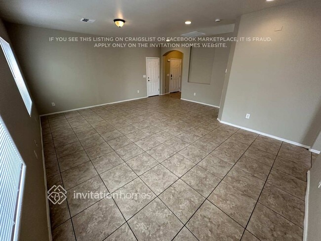 Photo - 1645 E Illini St