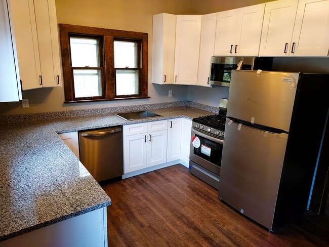 Kitchen - 205 Cable St House