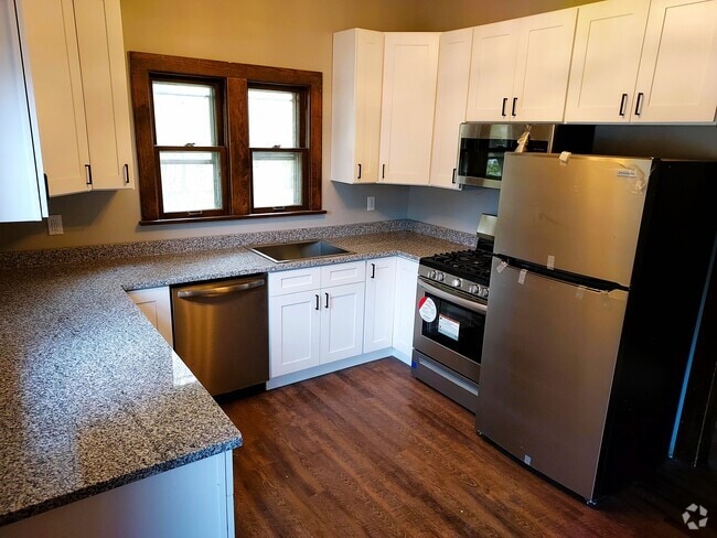 Building Photo - 205 Cable St Rental