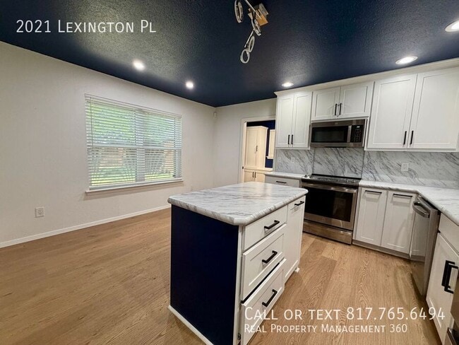 Photo - 2021 Lexington Pl