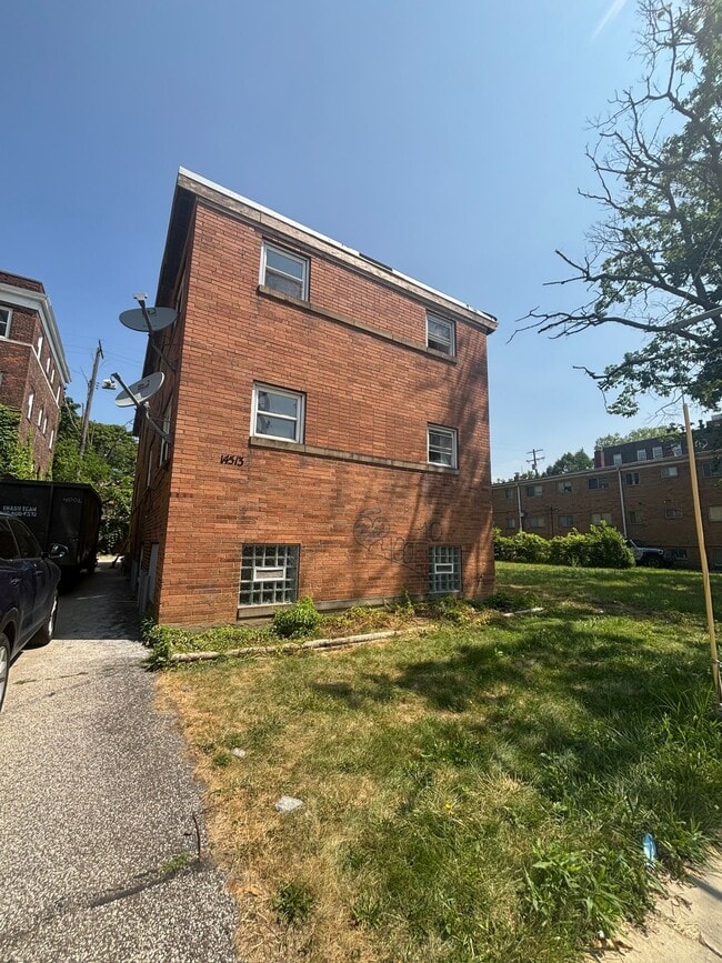 Building Photo - No security Deposit - 1bd Apt near Shaker ... Unit 106