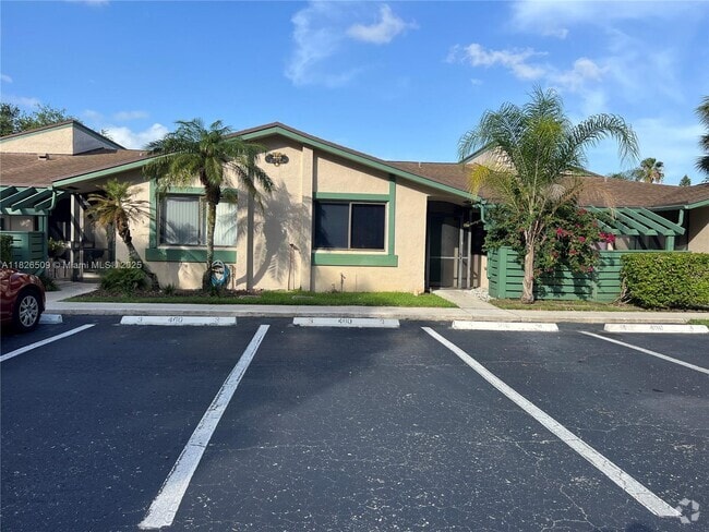 Building Photo - 460 Lakeview Dr Rental