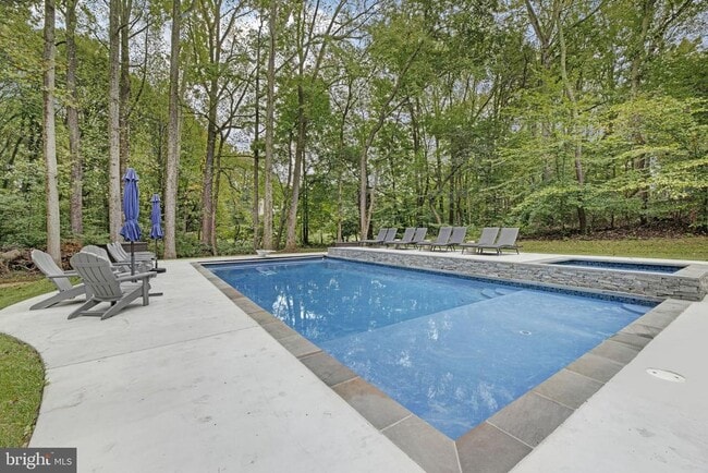 Photo - 1085 Pemberton Ln