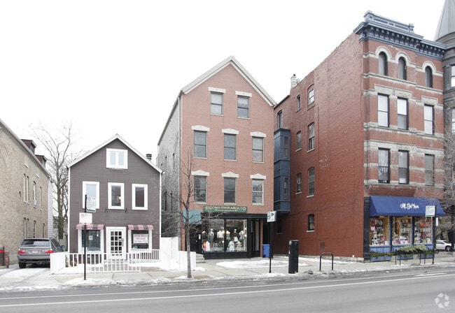 Photo - 823 W Armitage Ave Apartments