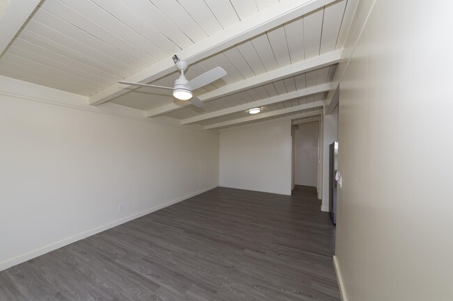 Photo - 723 Hoomalimali St