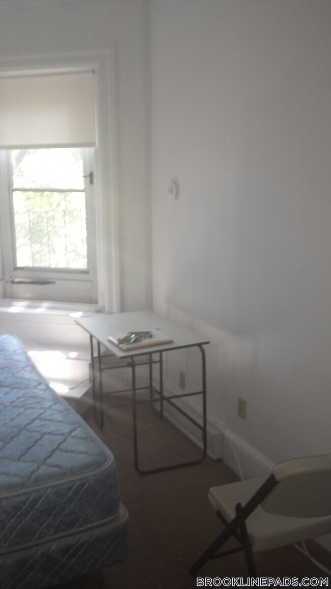 1061 Beacon St Unidad 9
