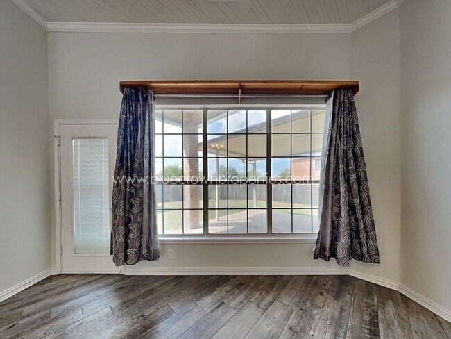 Photo - 7513 Silverthorn Dr