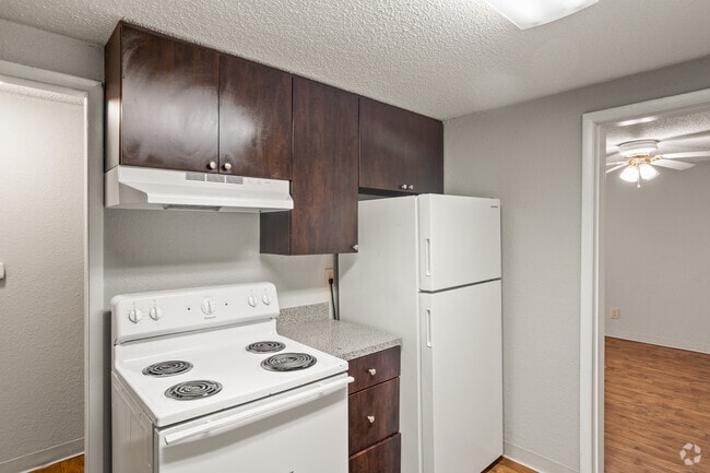 2BR, 1BA - 864SF - Kitchen