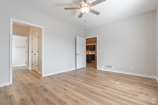 1BR, 1BA - 837SF - Primary Bedroom