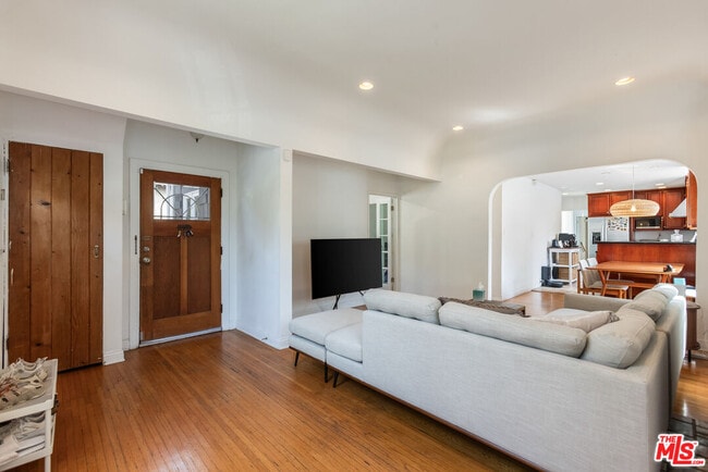 Photo - 2310 Manning Ave