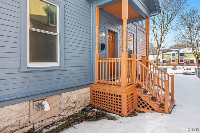 Photo - 302 Kellogg St