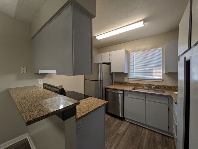 Photo - 2231 S Buckley Rd Unidad 202