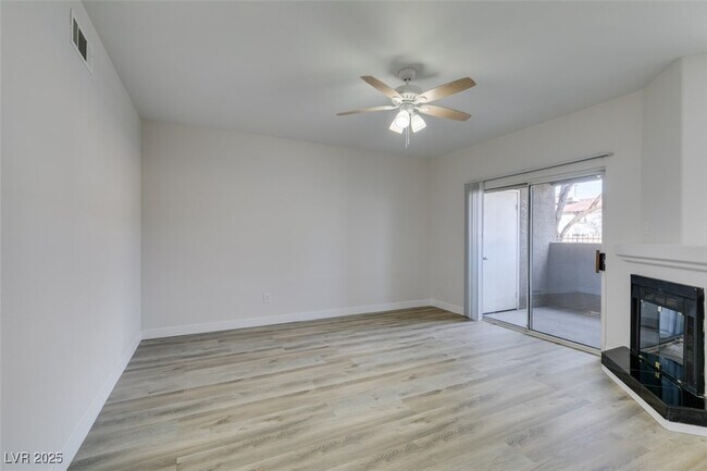 Building Photo - 5525 W Flamingo Rd Unit 1028