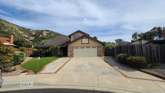 Building Photo - Amazing 4 Bedroom Home with Pool across from Cowls Mt