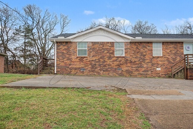 Building Photo - Two Bedroom Ranch in North Nashville - 1/2 Off First Months Rent!
