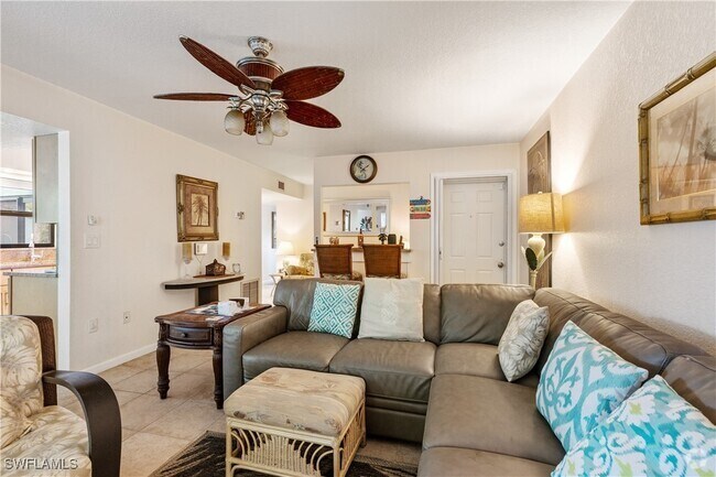 Building Photo - 5483 Peppertree Dr Unit 1 Rental