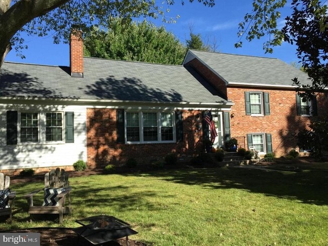 Building Photo - 1048 Dalebrook Dr