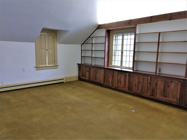 Photo - 206 W Clinton St