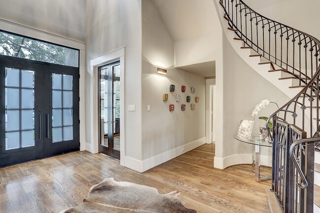 Photo - 5655 Locke Ln