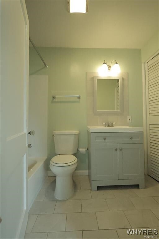 Photo - 1927 Center Rd