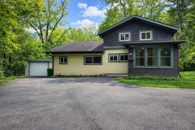 Building Photo - 3 Bedroom 1 bath HomeCharming Updated Home in Quiet Bedford Neighborhood