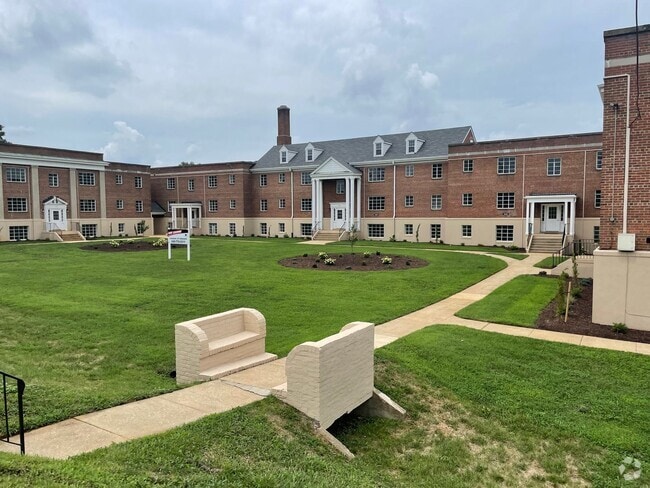 Building Photo - Gardens at Grandin Rental