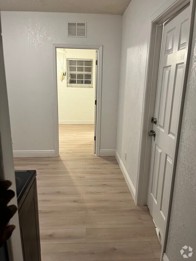 Building Photo - 7065 NW 49th Ct Unit 1bd 1bath Rental