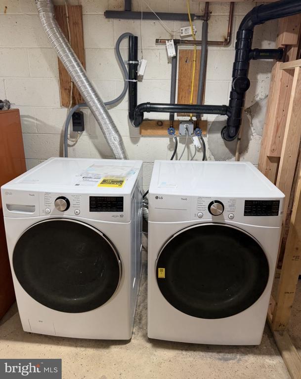 Photo - 1002 Taunton Ave