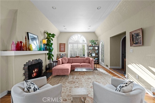 Photo - 1630 Warnall Ave