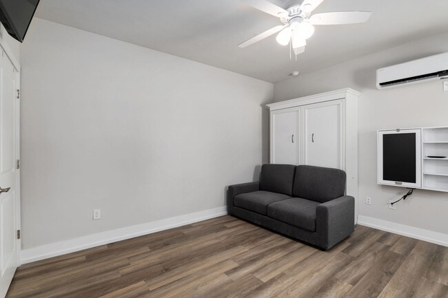 Photo - Walking Distance to Campus - Ansley Way ST...
