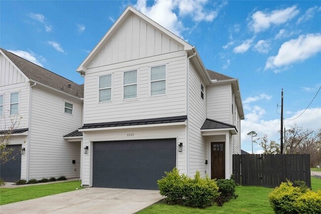 Building Photo - 2215 Mansfield St