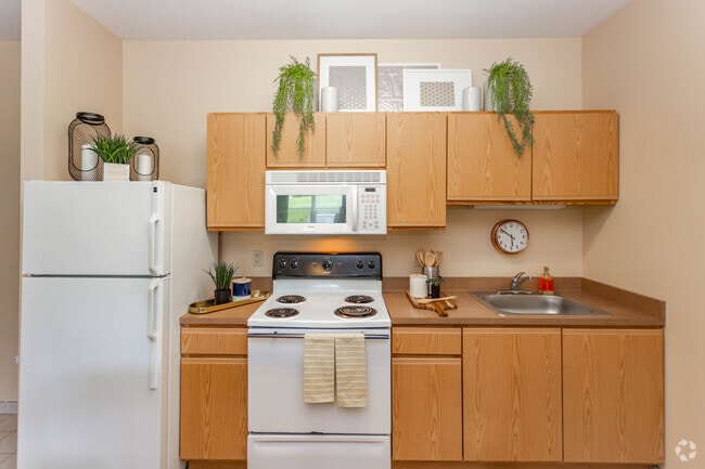 4BR, 2BA - 1,156 SF